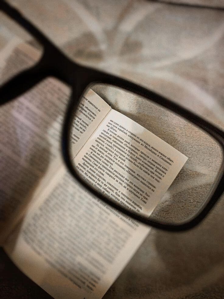 Lentes acrílicas nítidas de las gafas VisioNítida en detalle